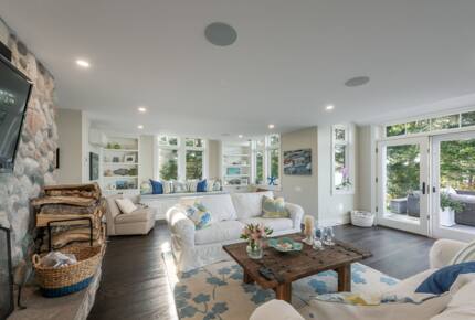 Seaside Serenity - Seabright, Canada