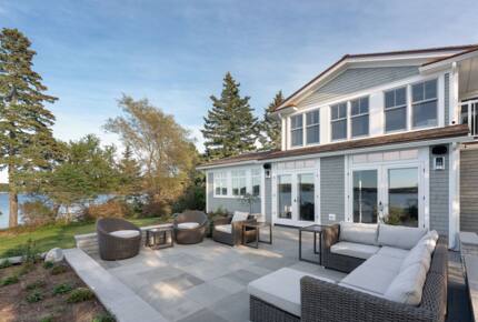 Seaside Serenity - Seabright, Canada