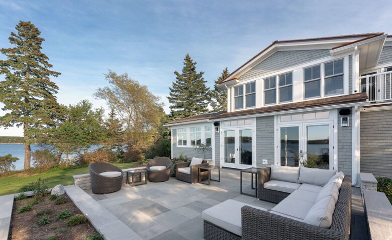 Seaside Serenity - Seabright, Canada