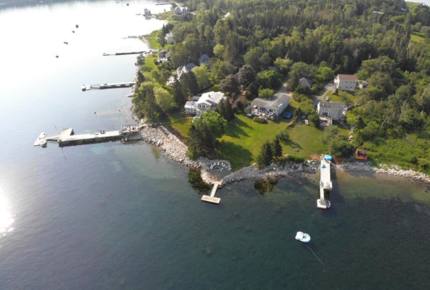 Seaside Serenity - Seabright, Canada