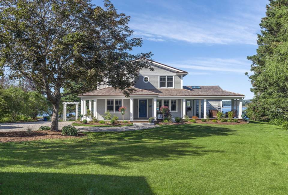 Seaside Serenity - Seabright, Canada