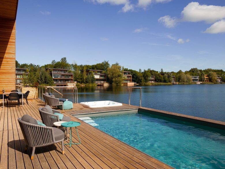 The Pool Deck - Lechlade, Cotswolds, Gloucestershire, United Kingdom