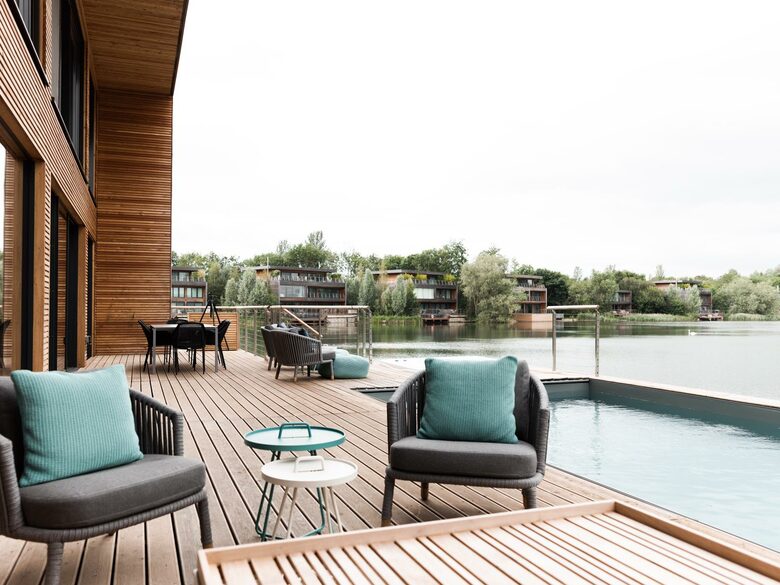 The Pool Deck - Lechlade, Cotswolds, Gloucestershire, United Kingdom