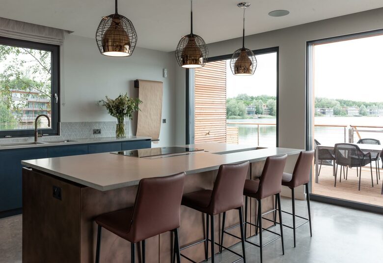 The Pool Deck - Lechlade, Cotswolds, Gloucestershire, United Kingdom