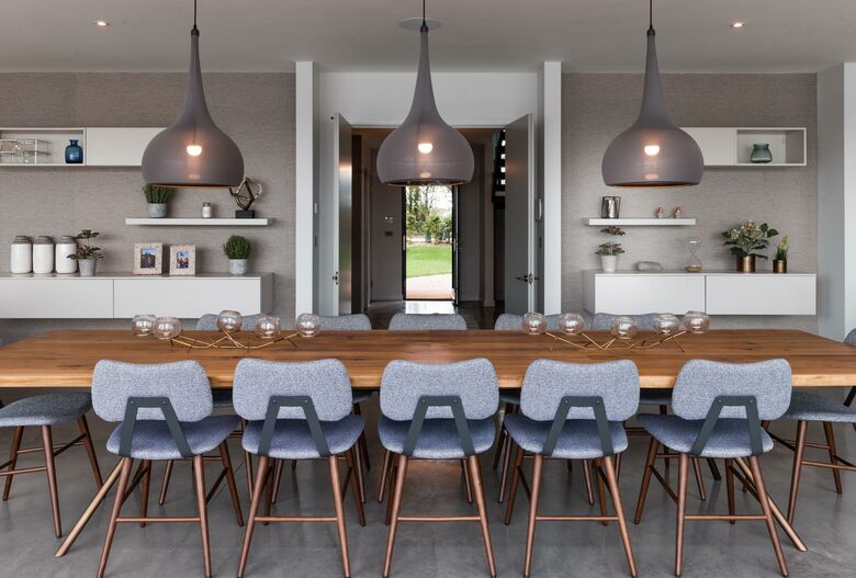 The Pool Deck - Lechlade, Cotswolds, Gloucestershire, United Kingdom