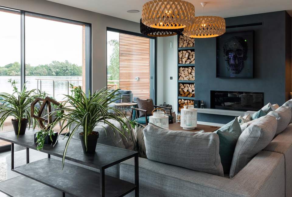 The Pool Deck - Lechlade, Cotswolds, Gloucestershire, United Kingdom