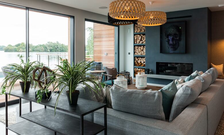 The Pool Deck - Lechlade, Cotswolds, Gloucestershire, United Kingdom