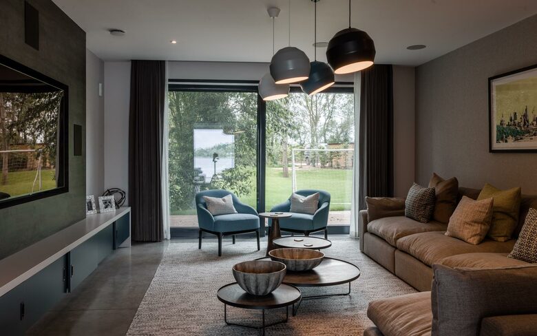 The Pool Deck - Lechlade, Cotswolds, Gloucestershire, United Kingdom