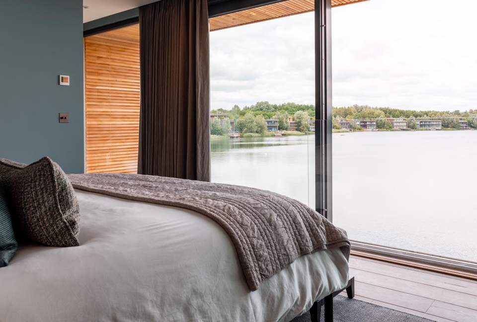 The Pool Deck - Lechlade, Cotswolds, Gloucestershire, United Kingdom