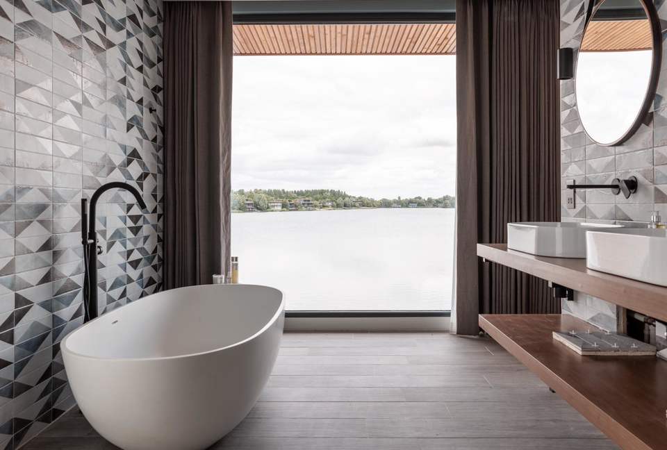 The Pool Deck - Lechlade, Cotswolds, Gloucestershire, United Kingdom