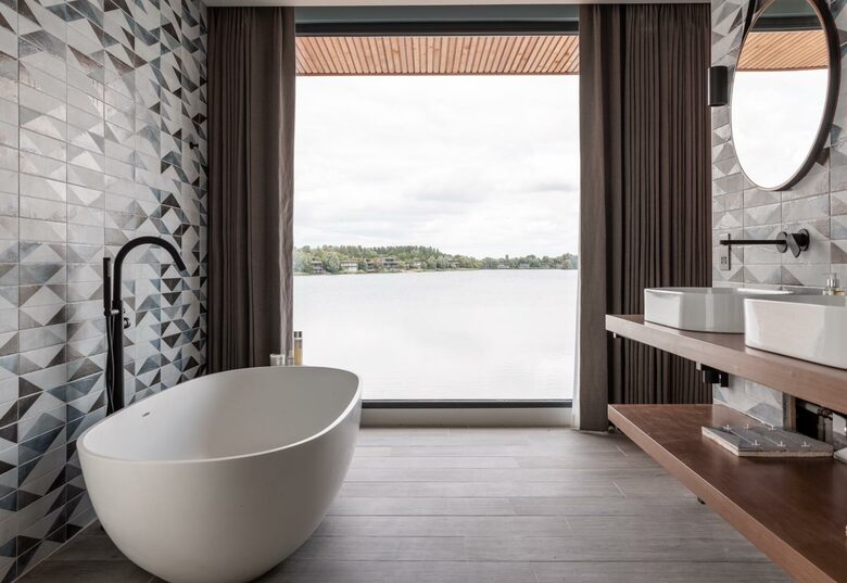 The Pool Deck - Lechlade, Cotswolds, Gloucestershire, United Kingdom