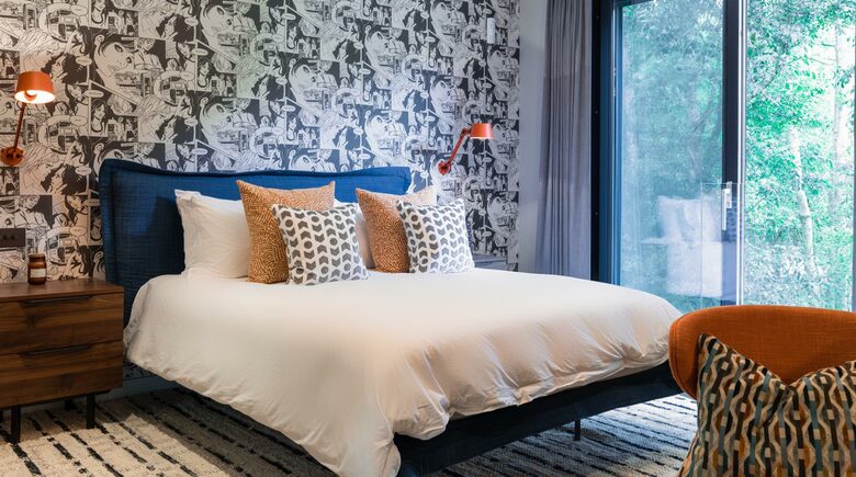 The Pool Deck - Lechlade, Cotswolds, Gloucestershire, United Kingdom