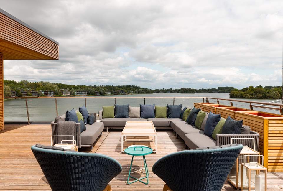 The Pool Deck - Lechlade, Cotswolds, Gloucestershire, United Kingdom