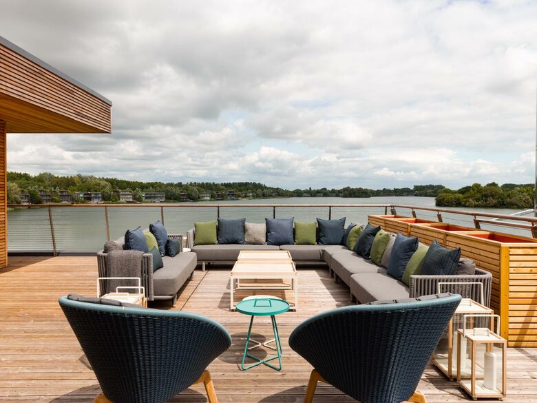 The Pool Deck - Lechlade, Cotswolds, Gloucestershire, United Kingdom