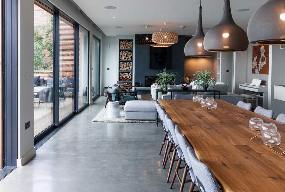 The Pool Deck - Lechlade, Cotswolds, Gloucestershire, United Kingdom