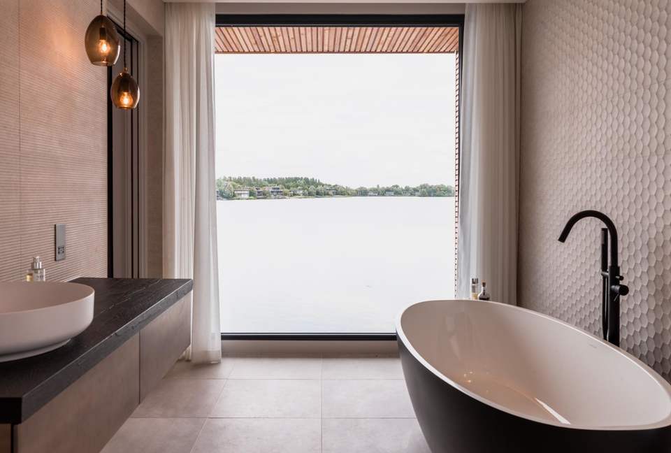 The Pool Deck - Lechlade, Cotswolds, Gloucestershire, United Kingdom