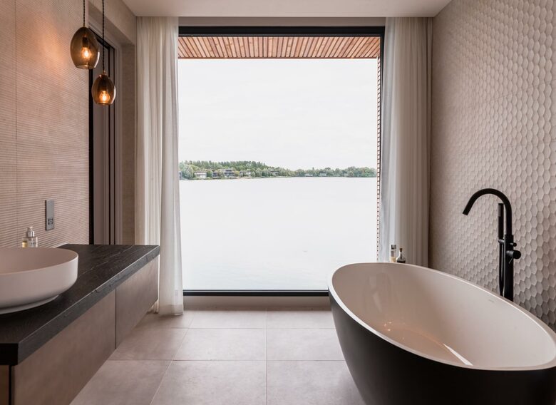 The Pool Deck - Lechlade, Cotswolds, Gloucestershire, United Kingdom