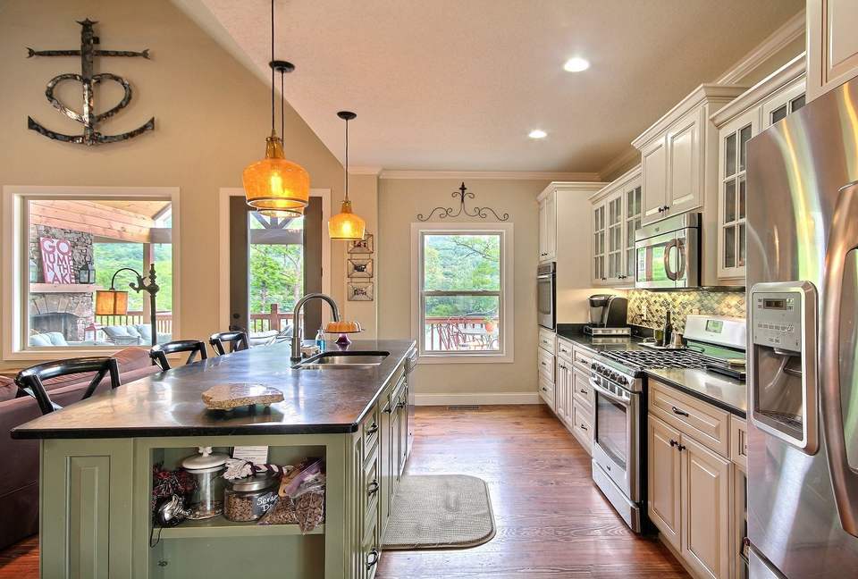 Hiawassee Lakefront Home - Hiawassee, Georgia