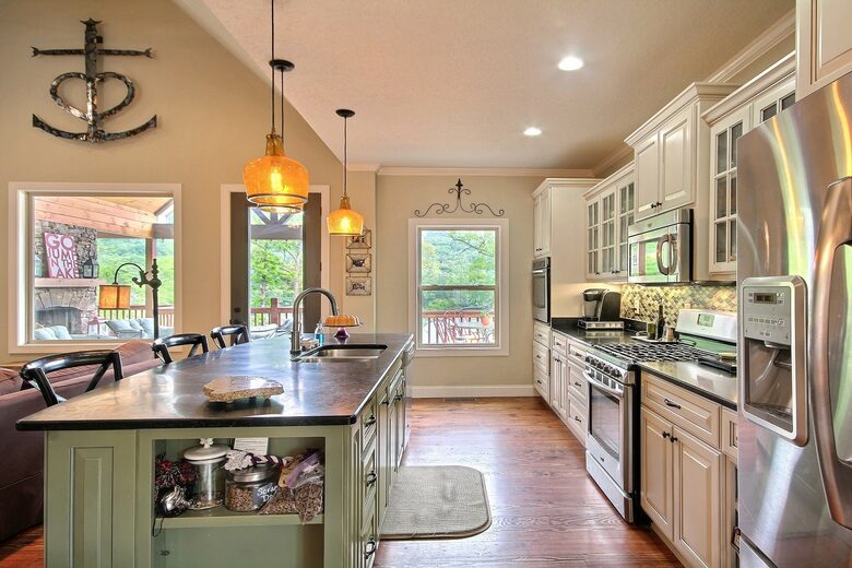 Hiawassee Lakefront Home - Hiawassee, Georgia