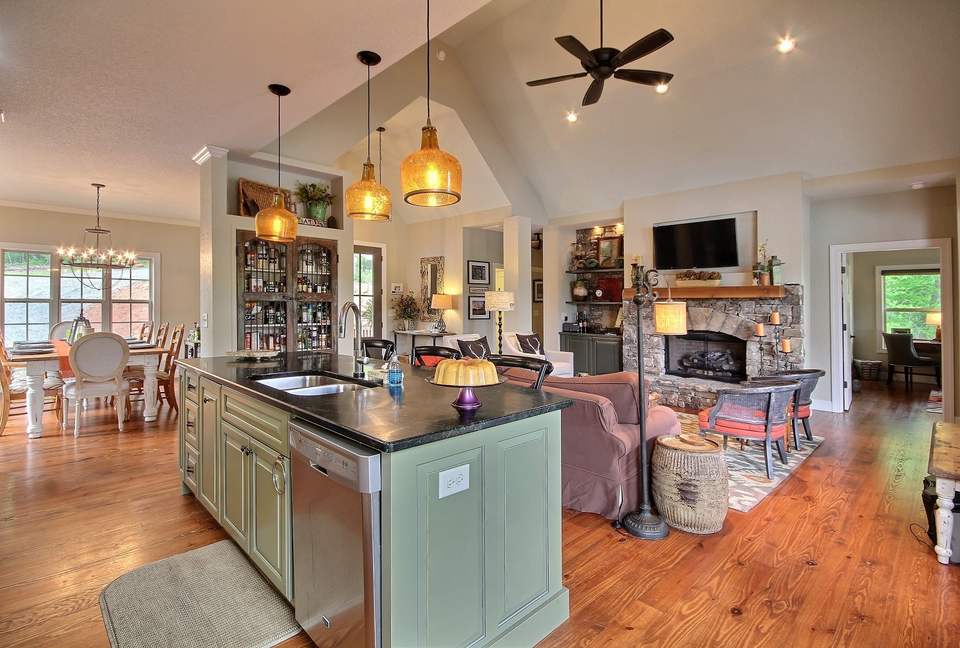 Hiawassee Lakefront Home - Hiawassee, Georgia