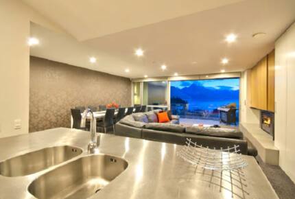 Luxury on the Lake - Queenstown, New Zealand