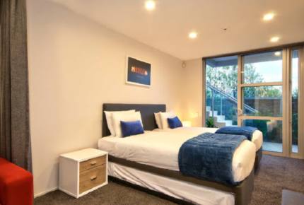 Luxury on the Lake - Queenstown, New Zealand