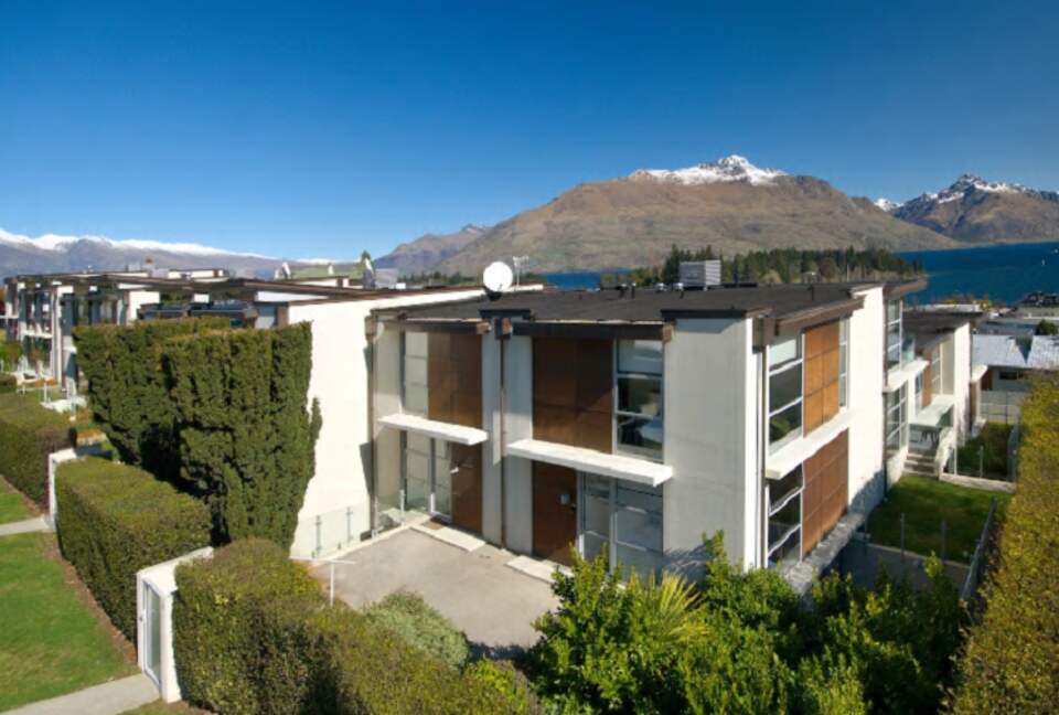 Luxury on the Lake - Queenstown, New Zealand