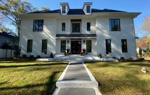 Centrally Located Charlotte Charmer - Charlotte, North Carolina