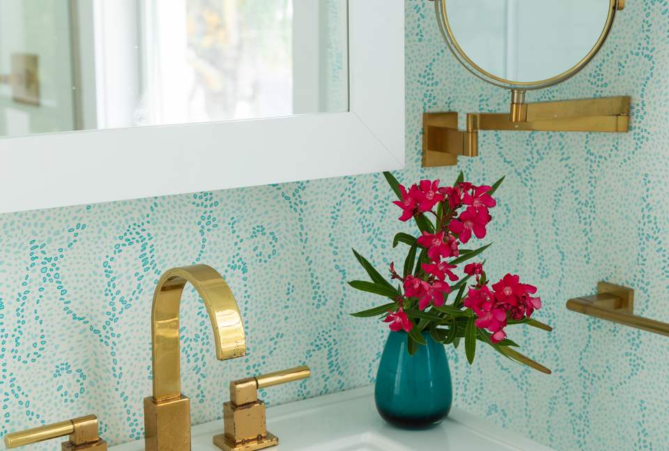 Sea Siren (R) - Harbour Island, Bahamas