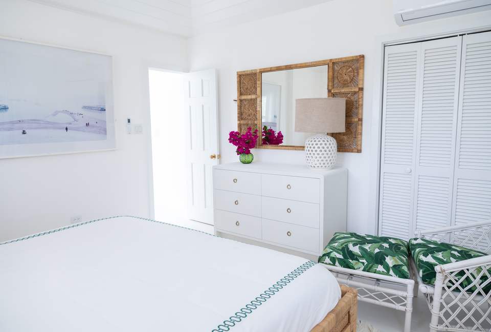 Sea Siren (R) - Harbour Island, Bahamas