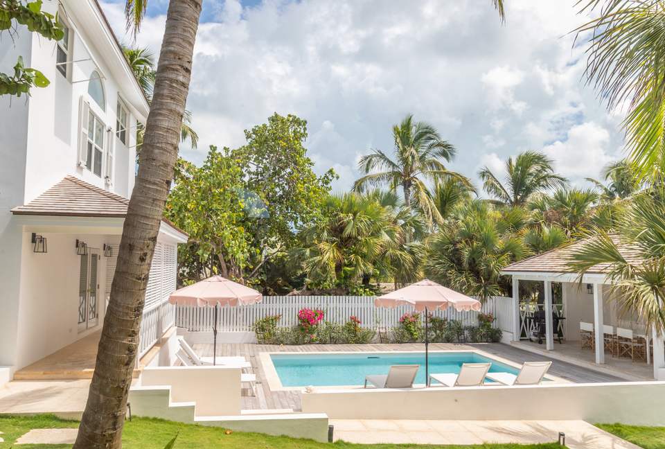 Sea Siren (R) - Harbour Island, Bahamas