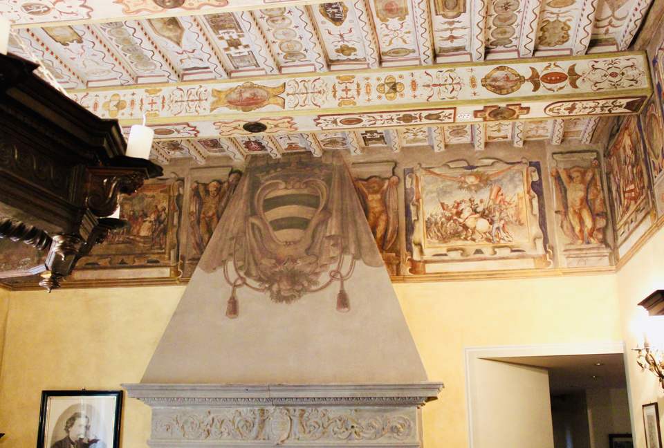 Palazzo Grande (R) - Corciano (Umbria), Italy