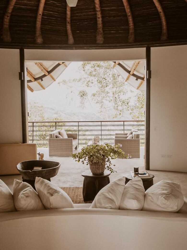 Casa Aya - Fully Staffed High Luxe Estate in Popular Apapoima - Anapoima, Colombia