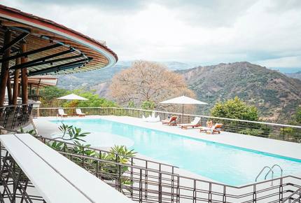 Casa Aya - Fully Staffed High Luxe Estate in Popular Apapoima - Anapoima, Colombia