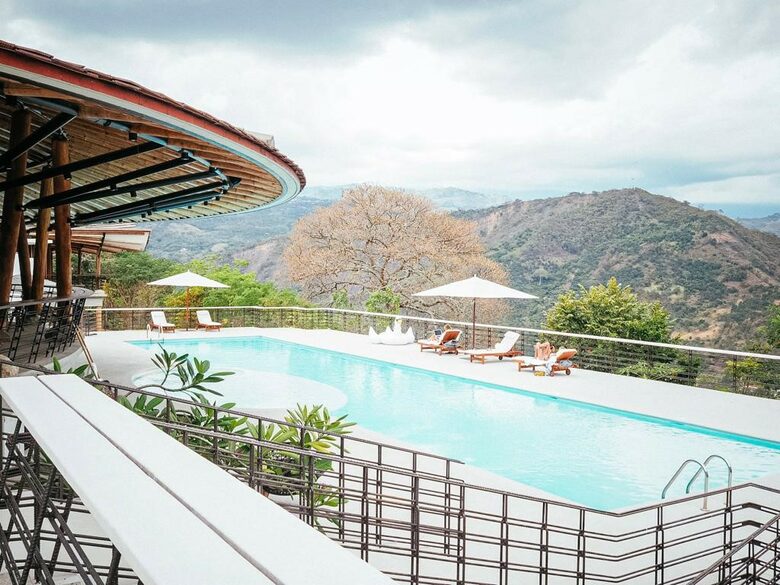 Casa Aya - Fully Staffed High Luxe Estate in Popular Apapoima - Anapoima, Colombia