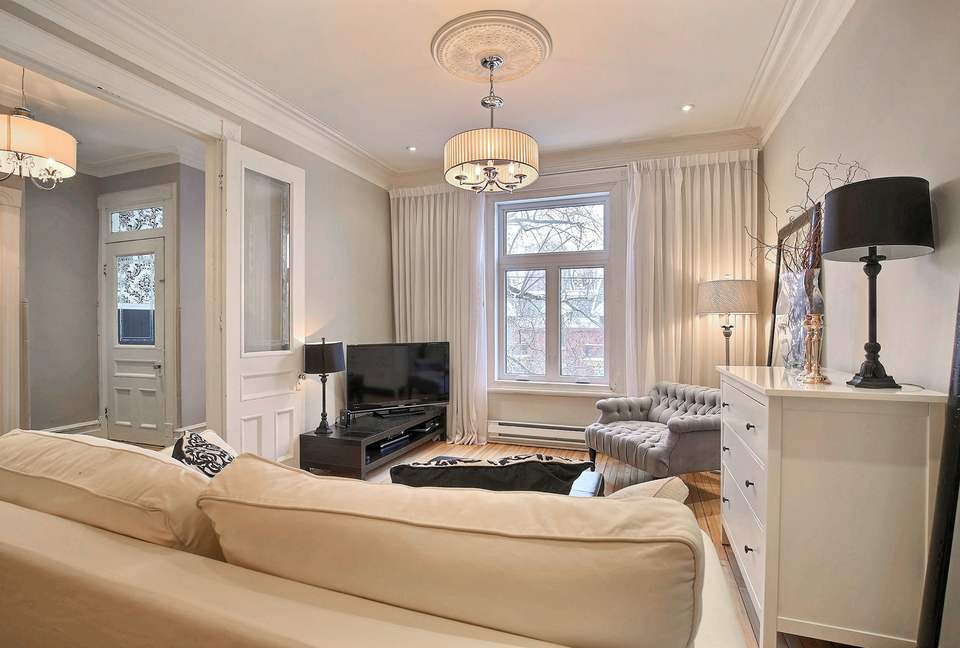 Marie Anne Noir et Blanc - Montreal, Canada