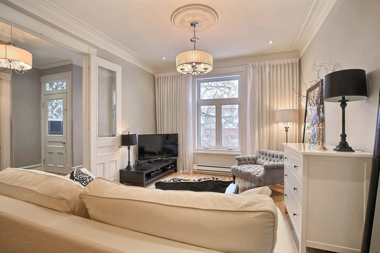 Marie Anne Noir et Blanc - Montreal, Canada