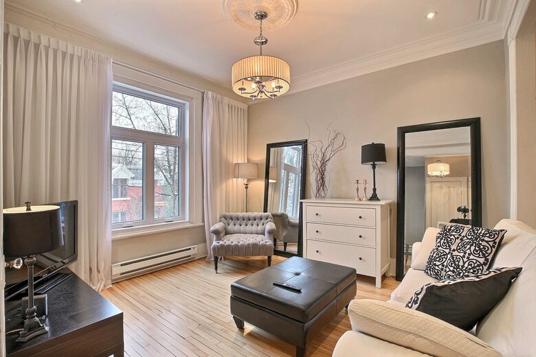 Marie Anne Noir et Blanc - Montreal, Canada