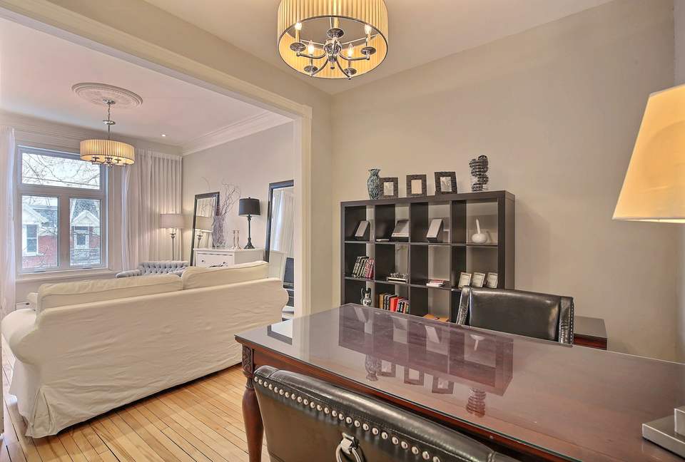 Marie Anne Noir et Blanc - Montreal, Canada