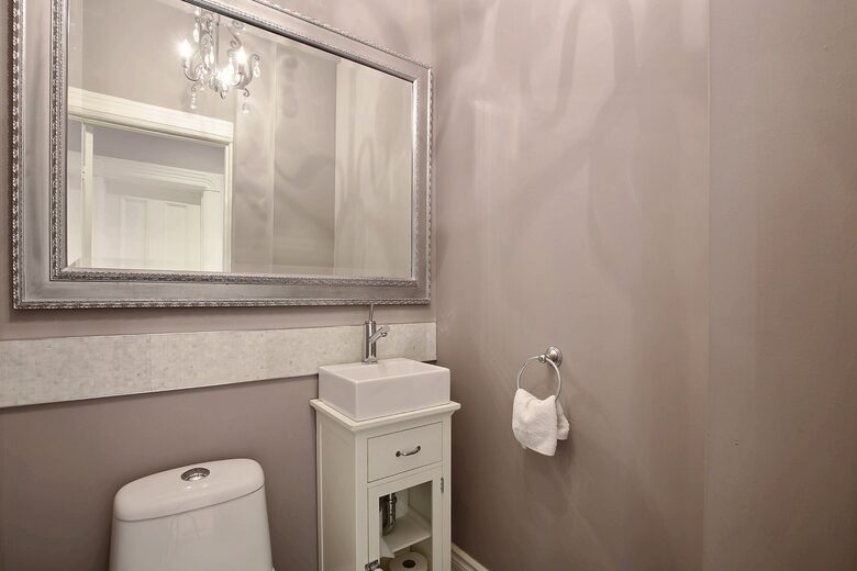 Marie Anne Noir et Blanc - Montreal, Canada