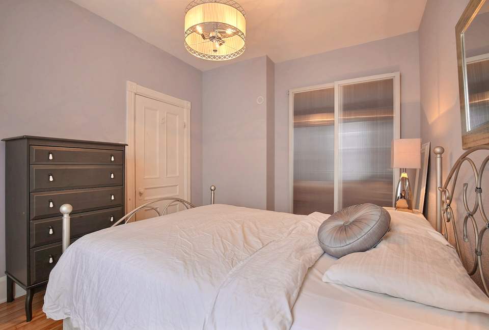 Marie Anne Noir et Blanc - Montreal, Canada