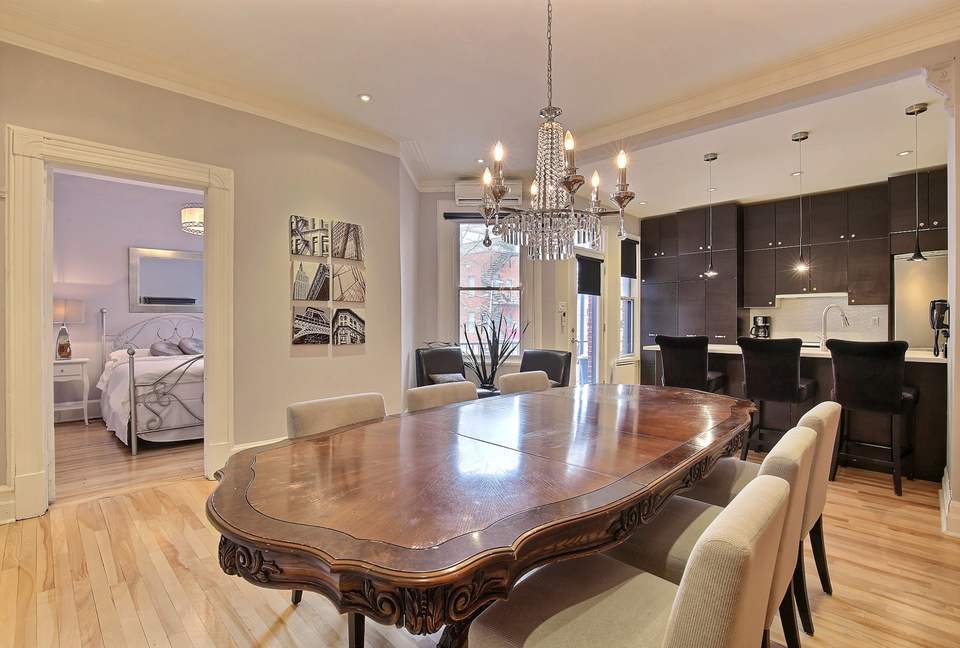 Marie Anne Noir et Blanc - Montreal, Canada