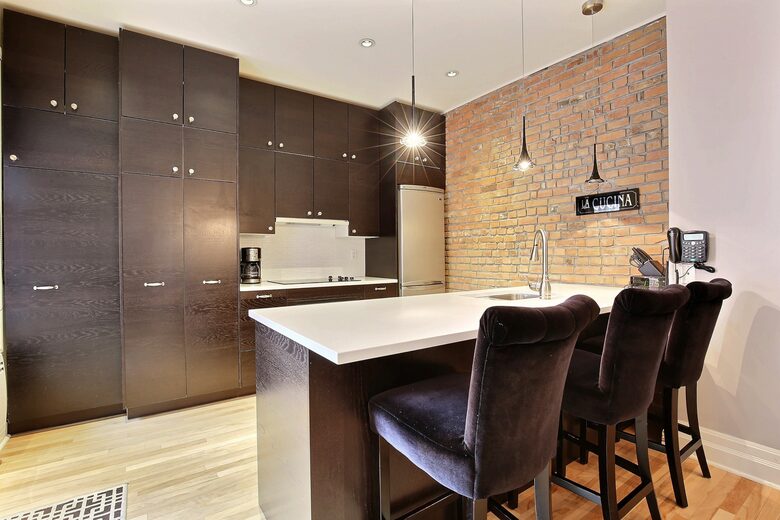 Marie Anne Noir et Blanc - Montreal, Canada