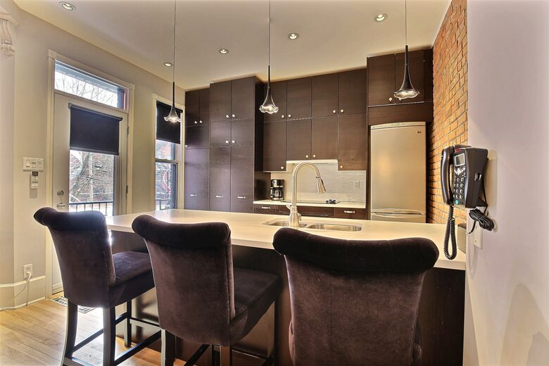 Marie Anne Noir et Blanc - Montreal, Canada