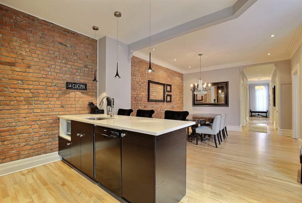 Marie Anne Noir et Blanc - Montreal, Canada