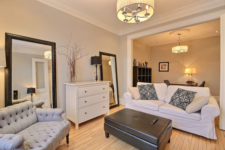 Marie Anne Noir et Blanc - Montreal, Canada