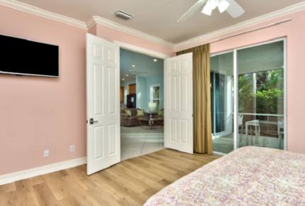 Neapolitan Vacation Home - Naples, Florida