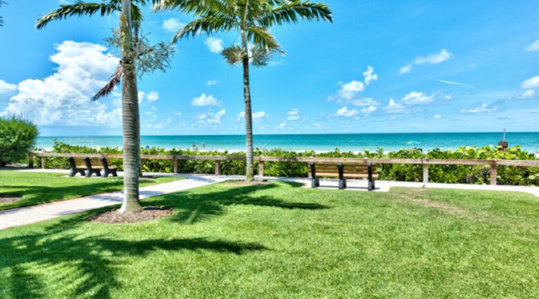 Le Monaco Vacation Retreat - Located on the highly desired 5th Avenue in Naples! - Naples, Florida