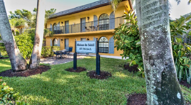 Le Monaco Vacation Retreat - Located on the highly desired 5th Avenue in Naples! - Naples, Florida