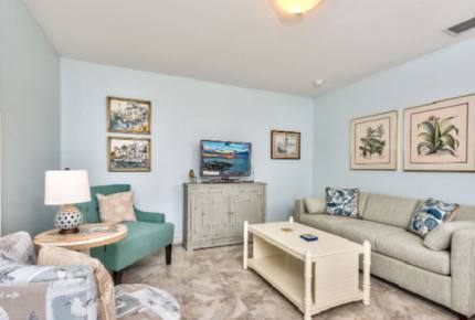Le Monaco Vacation Retreat - Located on the highly desired 5th Avenue in Naples! - Naples, Florida